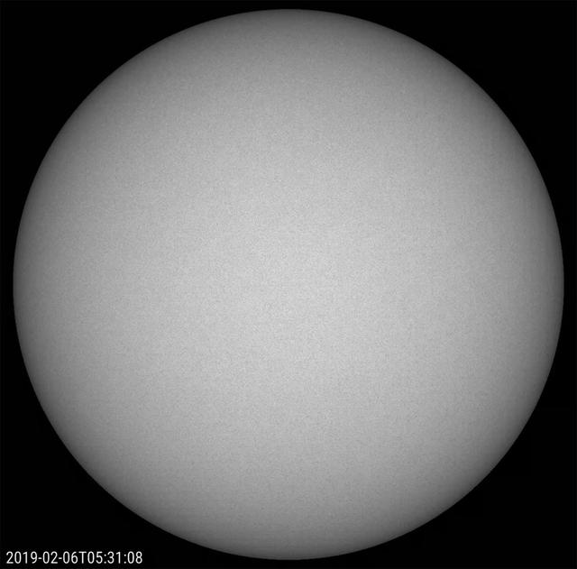 Spotless solar disk showing pronounced limb darkening (NASA/SDO HMI Continuum)